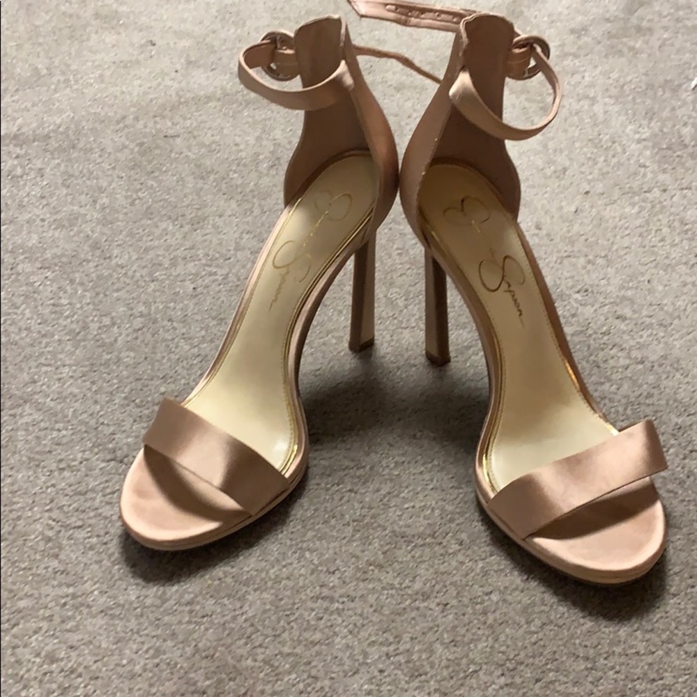 Jessica Simpson opened toe heel
